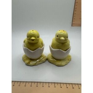 VTG Chick Salt/Pepper Shakers In Eggshell Set Made In Japan